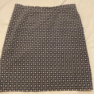 Easy to wear Brooks Brothers skirt - Navy and Ivory - with pockets!!!!